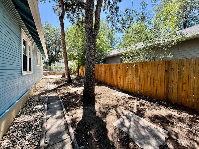Building Photo - Charming 1925 Hillside Bungalow | Downtown Colorado Springs