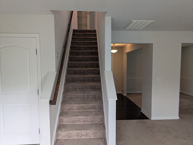 Building Photo - 2040 Perrin Ct