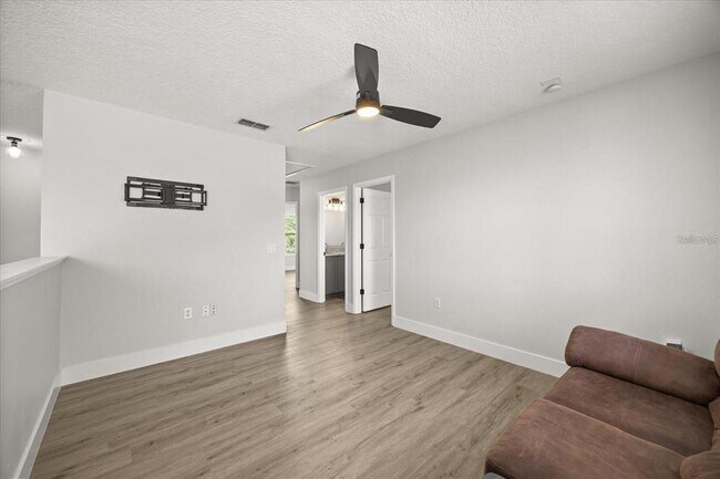 Building Photo - 724 Tahiti Dr