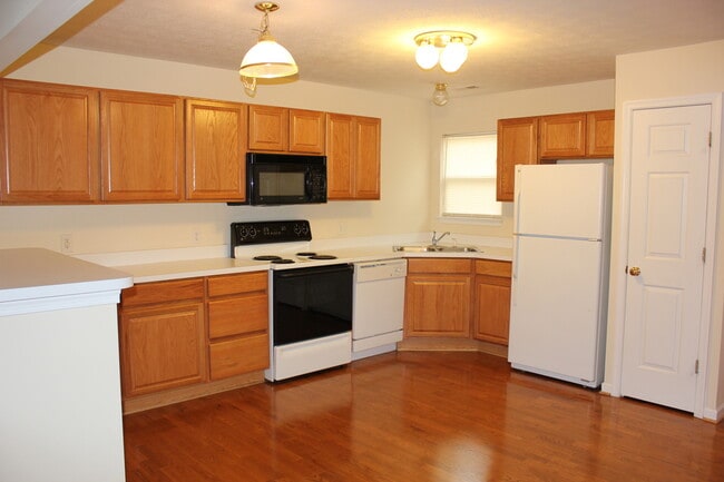 Building Photo - 3 Bedroom, 2.5 Bath Townhouse for Rent