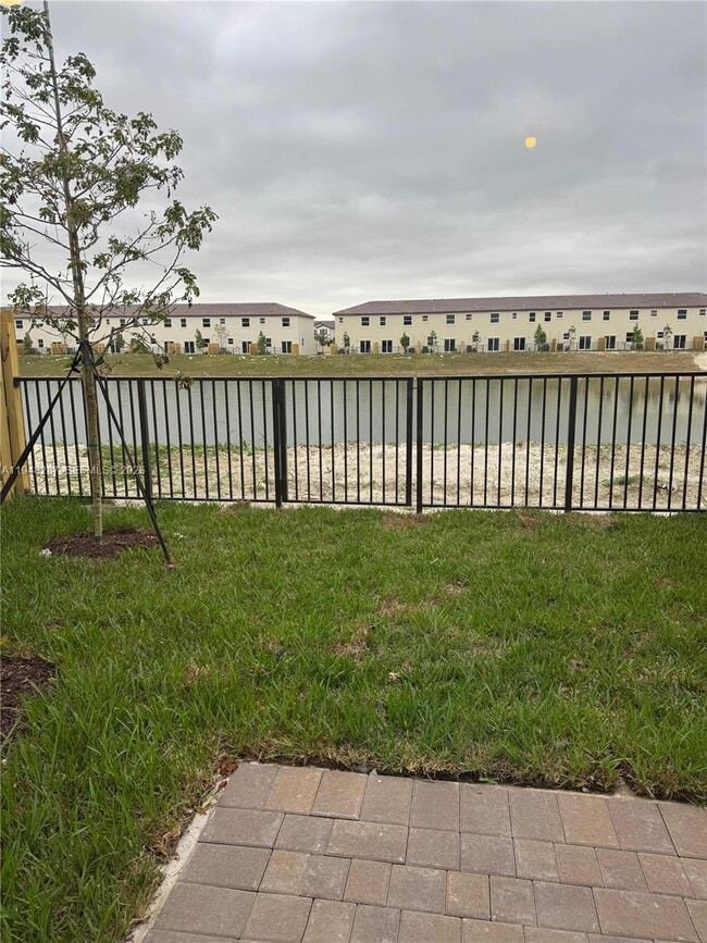 Building Photo - 2724 SE 26th Ave