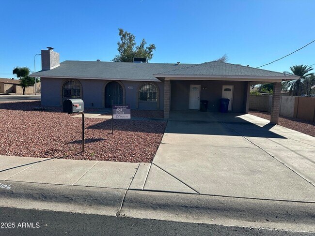 Building Photo - 2535 E Maryland Dr