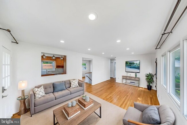 Building Photo - 7411 Tillman Dr