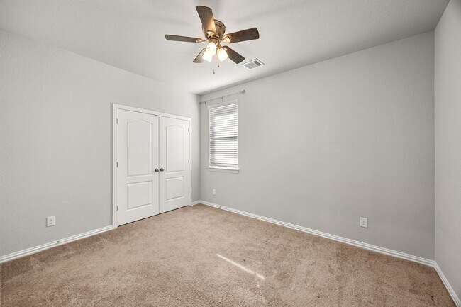 Building Photo - 8315 Divot Trce