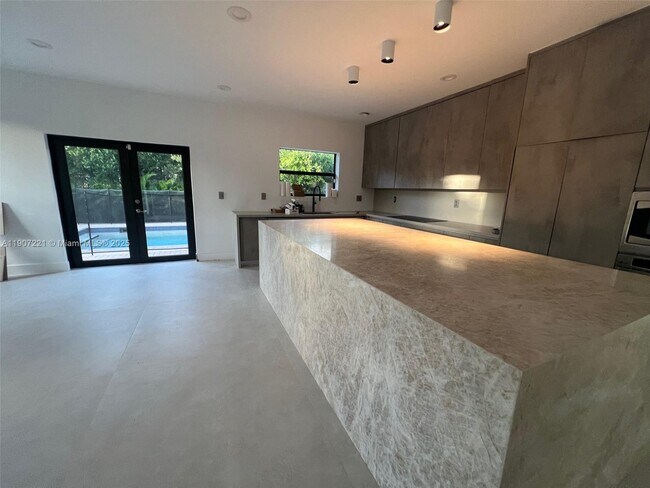 Building Photo - 12790 SW 91 Ave