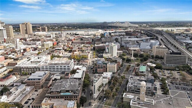 Building Photo - 833 Howard Ave