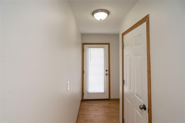 Building Photo - 15229 Alpine Dr