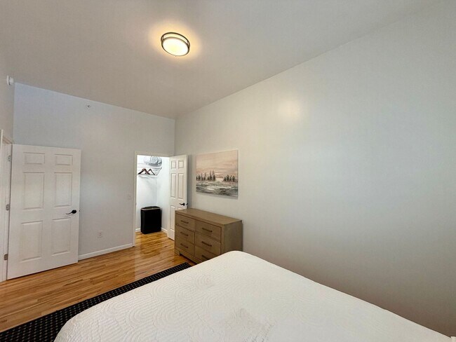 Building Photo - 719 N 3rd Ave