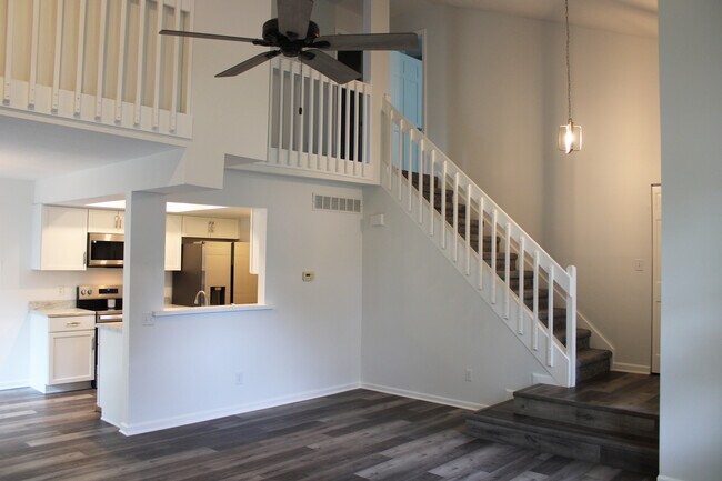 Building Photo - 6135 Sawmill Woods Dr