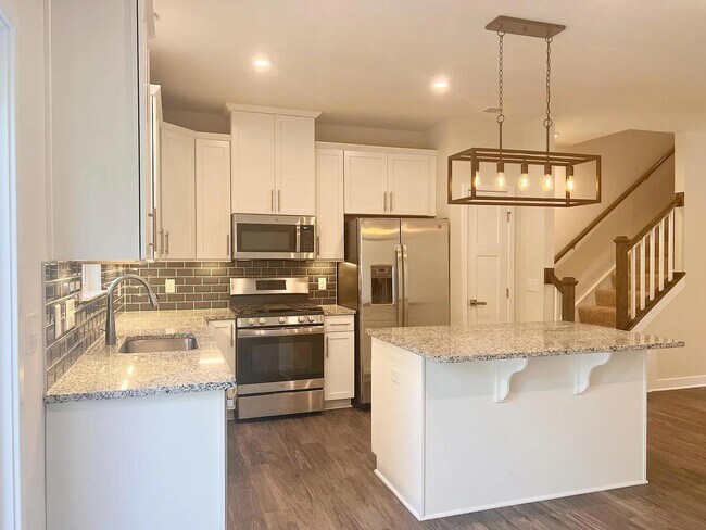 Building Photo - 131 Lilywood Ct