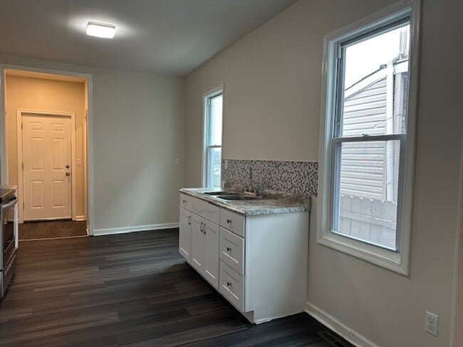 Building Photo - 548 N 3rd St