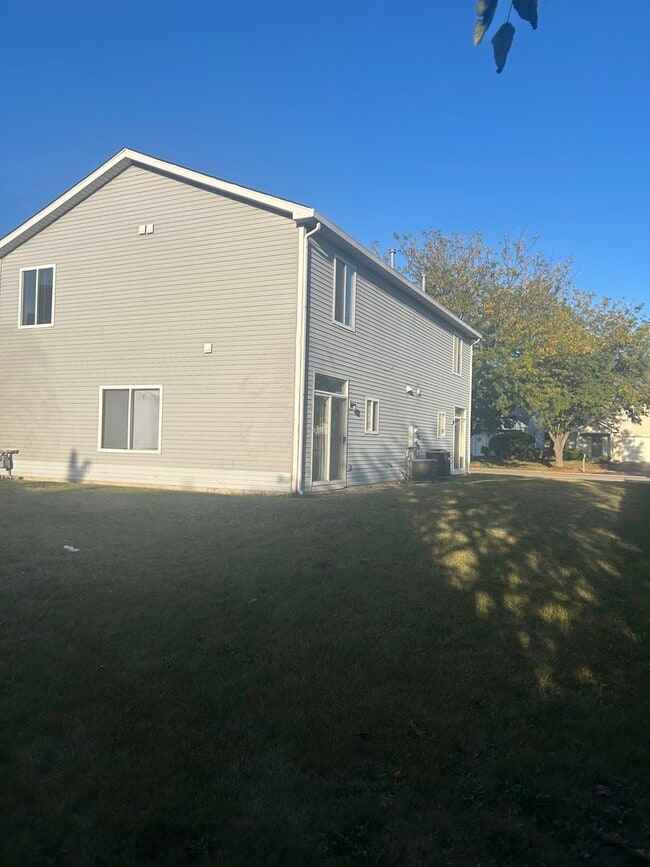 Building Photo - 350 Richfield Trail