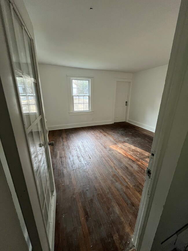 Building Photo - "Cozy 2 bed, 1 bath with Hardwood Floors – 922-A Hackett Street, Greensboro, NC!"