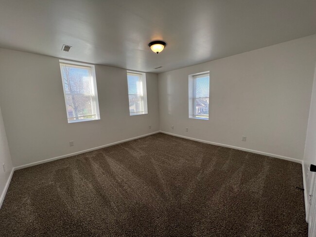 Building Photo - Large newly remodeled one bedroom one bath...
