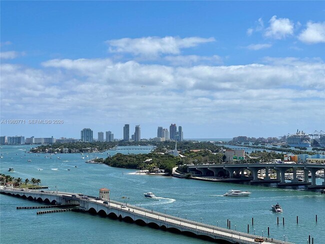 Building Photo - 1717 N Bayshore Dr