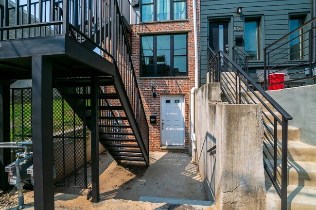 Building Photo - 1220 LeCount St