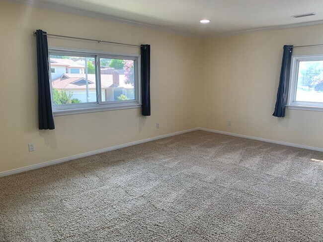 Building Photo - Gorgeous Two Story /Five Bedrooms in Burbank With Fantastic Views!!!