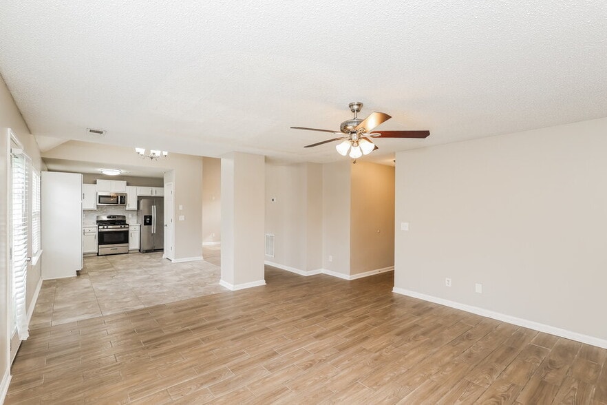 Building Photo - 248 Kings Cove