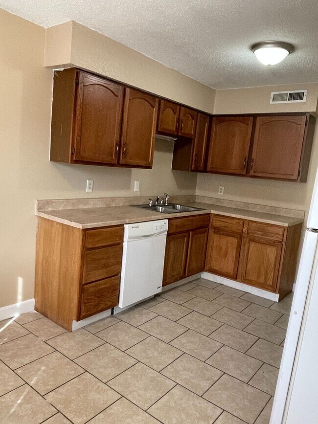 Building Photo - 295/297 Chris Dr.