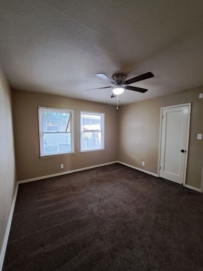 Building Photo - Single-Level 2BR Apartment with Garage in Fresno!