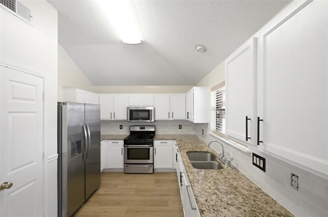 Building Photo - 5406 Blue Cove Dr