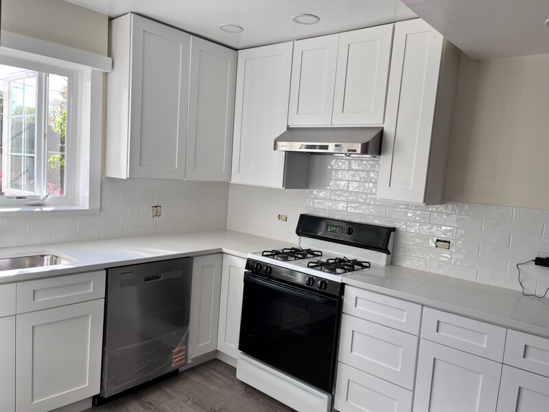 Building Photo - 3623 W Foster Ave