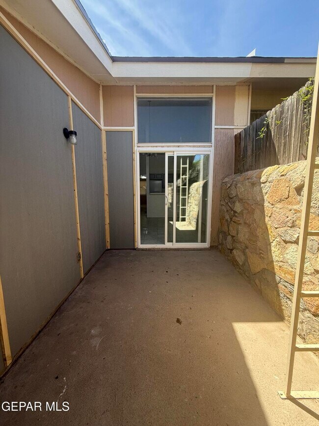 Building Photo - 1524 Greg Powers Dr