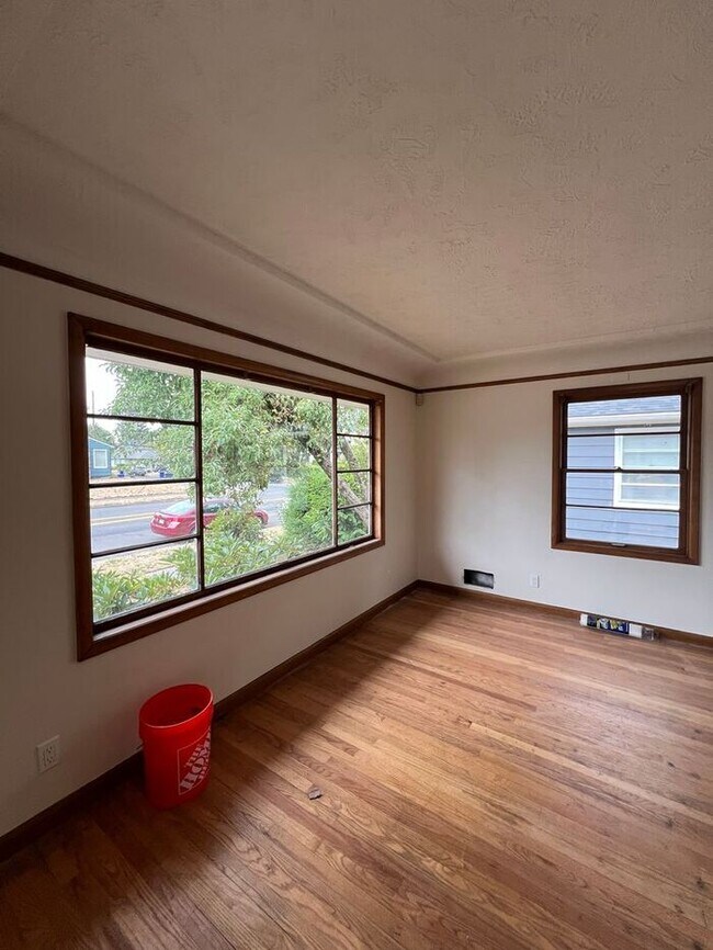 Building Photo - Reserve Now: Spacious, Newly Renovated 5-B...