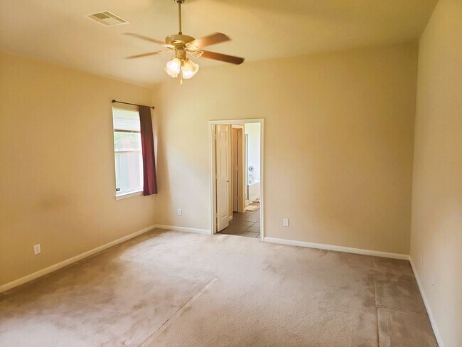 Building Photo - 1014 Spring Lakes Haven