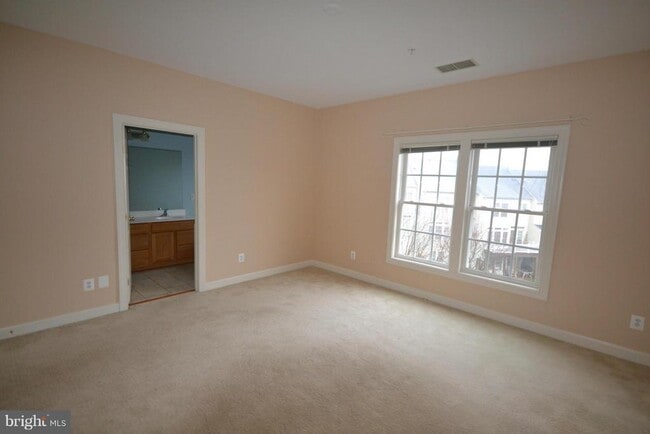 Building Photo - 2236 Sussex Way