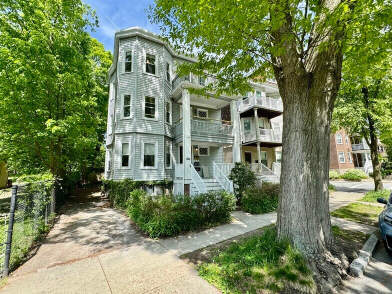 Building Photo - 127 Eliot St