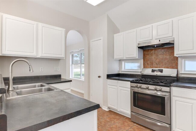 Building Photo - 927 Picadilly Dr