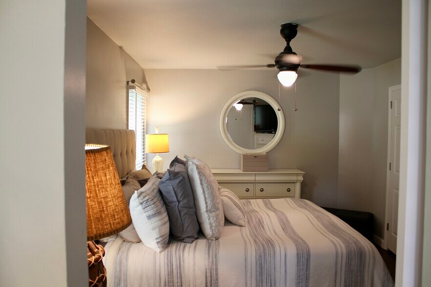Building Photo - 5064 English Village Dr