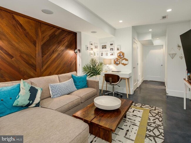 Building Photo - 1450 T St NW