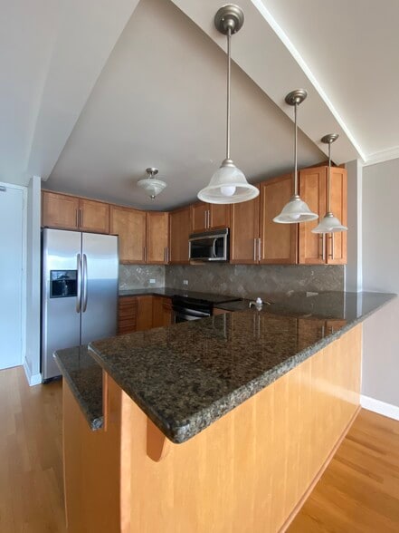 Building Photo - 2020 N Lincoln Park W