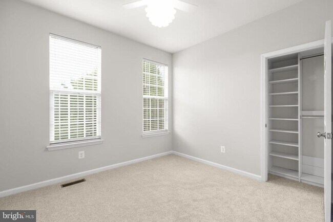 Building Photo - 407 Apricot St
