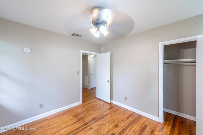 Building Photo - 4343 Pinewood Ave