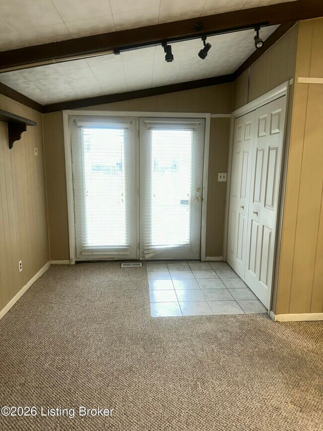 Building Photo - 4806 Mid Dr