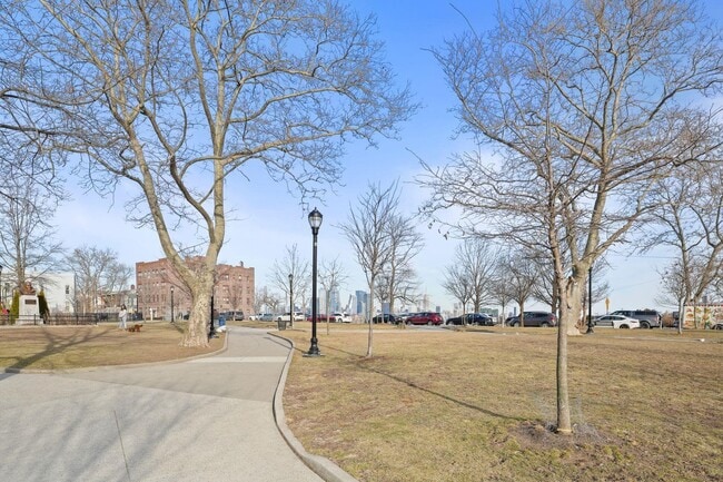 Building Photo - 347 Palisade Ave