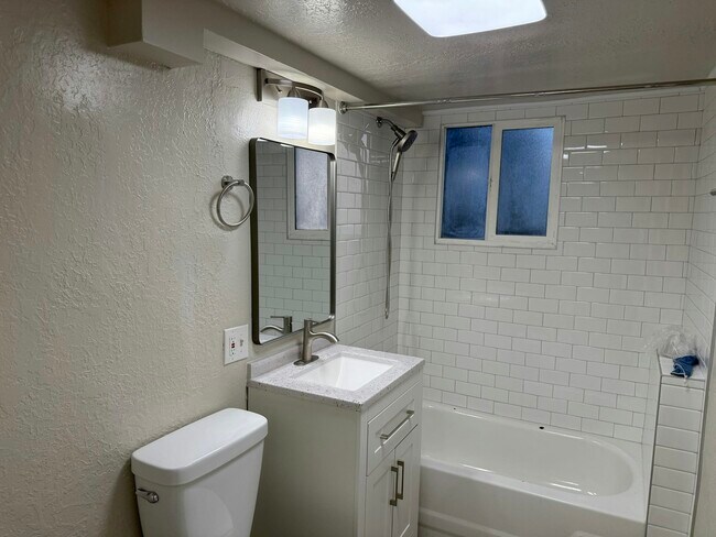 Building Photo - 333 E 720 S St