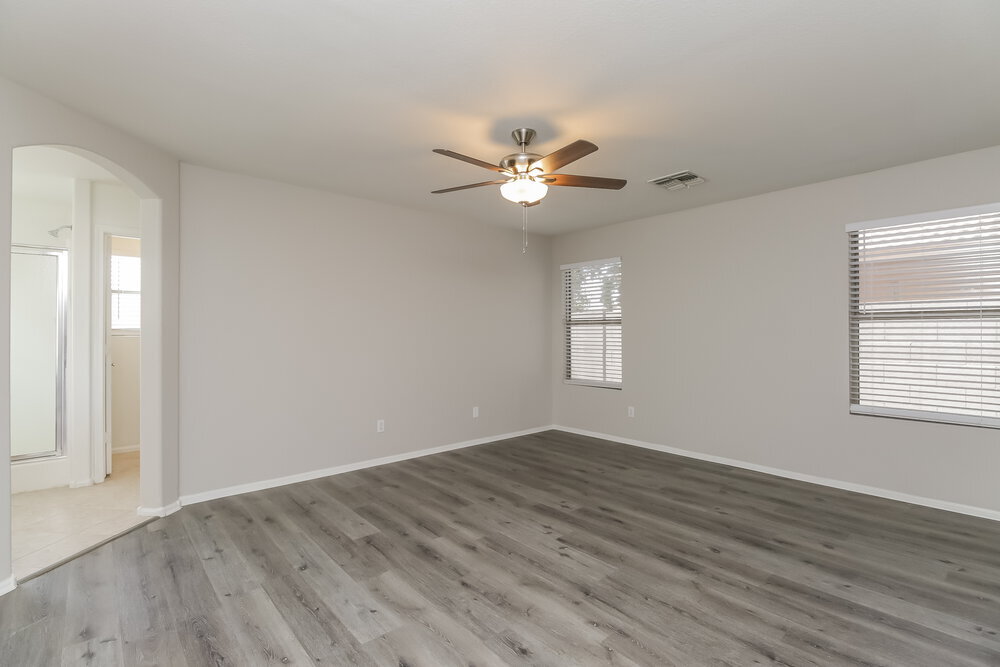 Building Photo - 1427 E Vernoa St