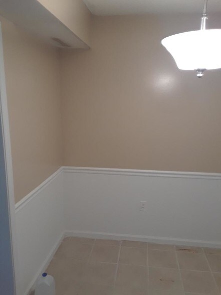 Building Photo - 1035 Manson Dr