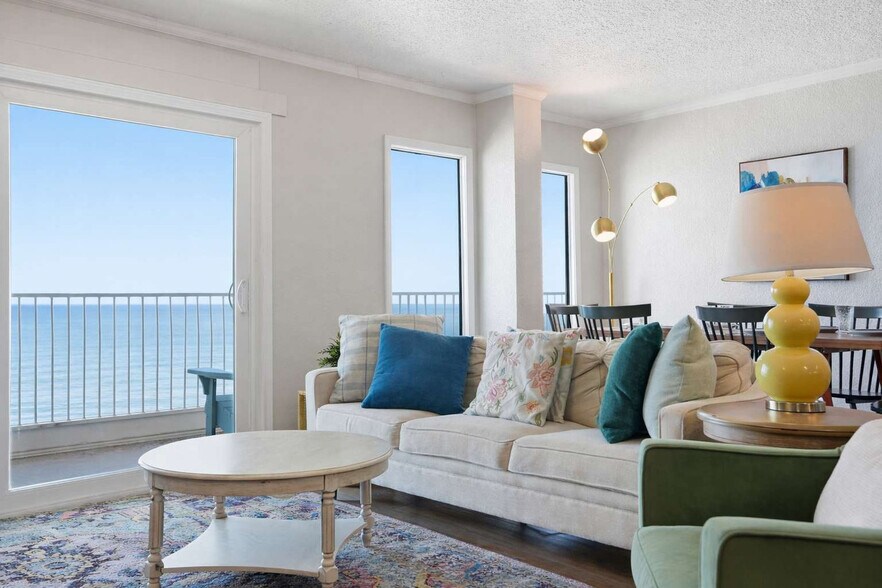 Building Photo - 8743 Thomas Dr