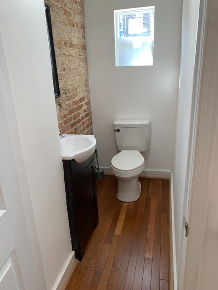 Building Photo - 2021 W Saratoga St