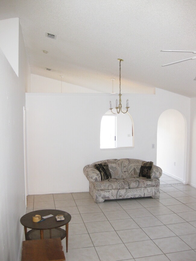 Building Photo - 8629 Claiborne Ct