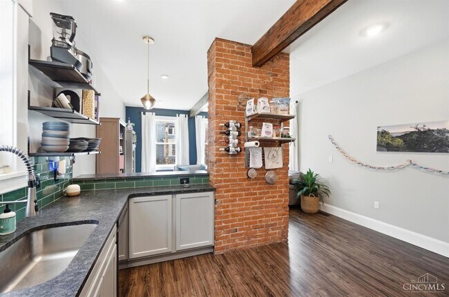 Building Photo - 2931 Cleinview Ave