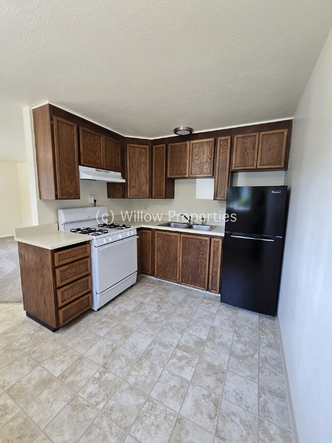 Building Photo - "Charming 1-Bedroom Duplex in Lakewood – C...