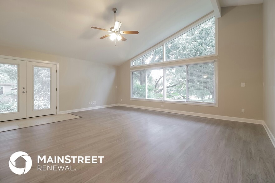 Building Photo - 1305 Ridgefield Ave