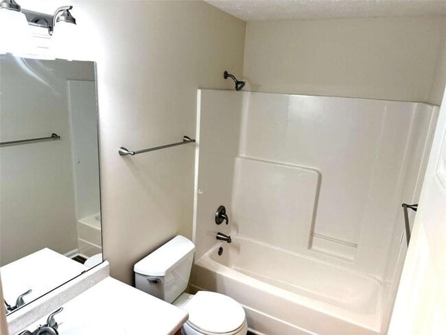 Building Photo - 228 Solomon Dr