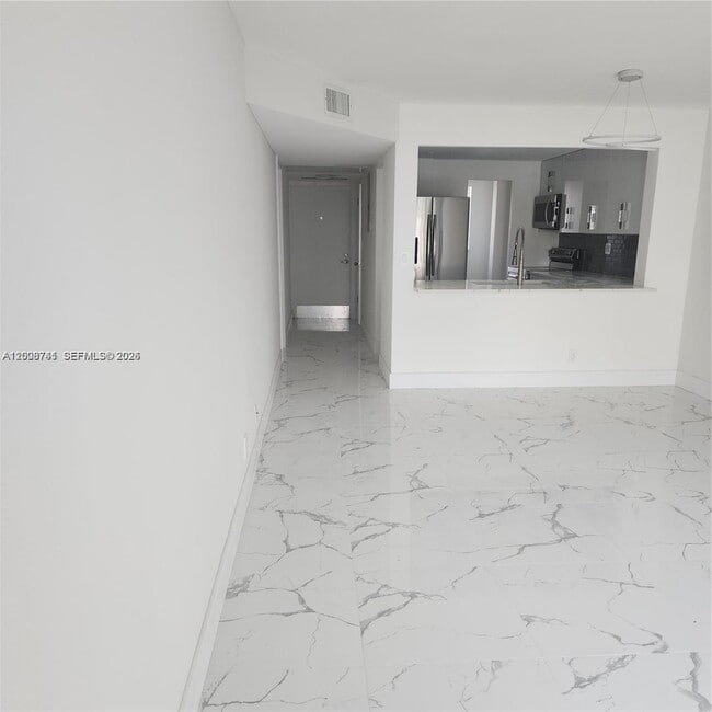 Building Photo - 8010 N Colony Cir